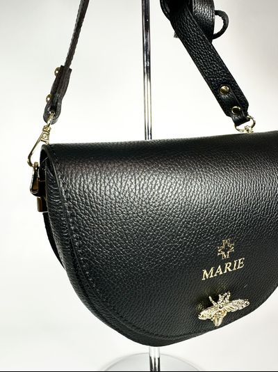 Женская кросс боди сумка с застежкой пчелкой из натуральной кожи Vera Pelle от M&amp;Marie черного цвета