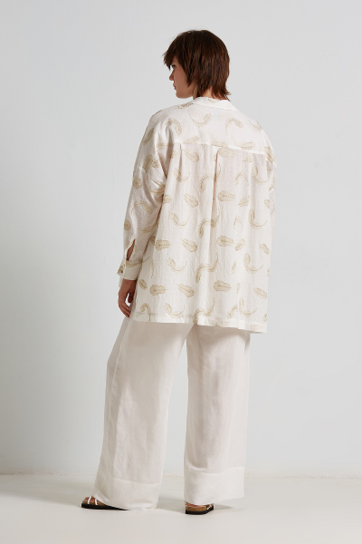 Блуза легкая с золотой вышивкой