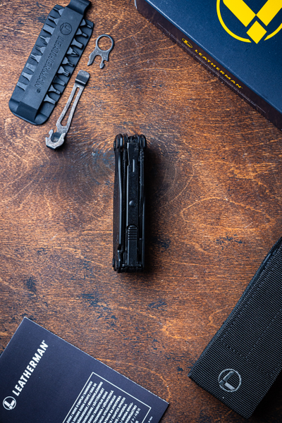Leatherman Charge + черный с чехлом на кнопке, клипсой и битами