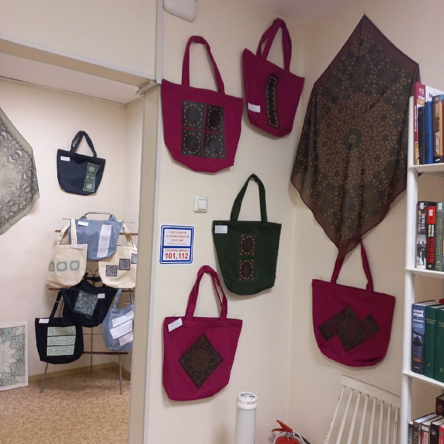 Коллекция эко-сумок "Волшебные мечты" от Наталии Смирновой. Выставка в библиотеке 216-1, Москва 2022