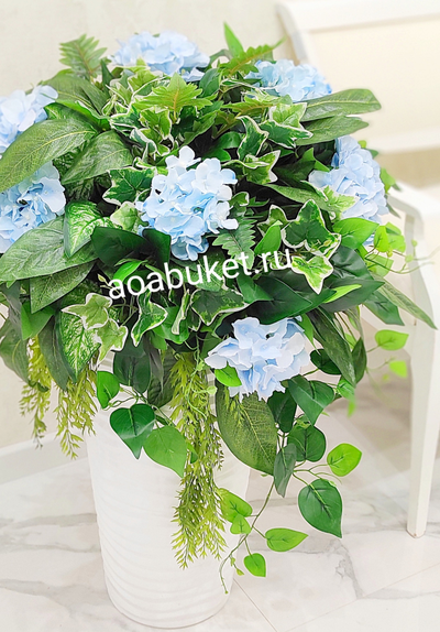Напольная композиция из искусственных цветов с голубой гортензией № НП030к\КУПИТЬ на AOABUKET.ru