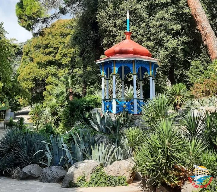 НБС. Беседка Мальвины.