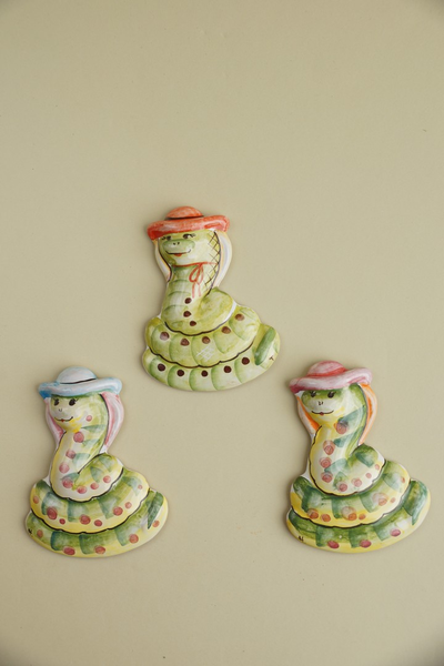 Змейка в шляпке (магнит)