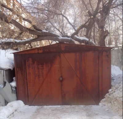 Металлический гараж уже разобран (серебристый)