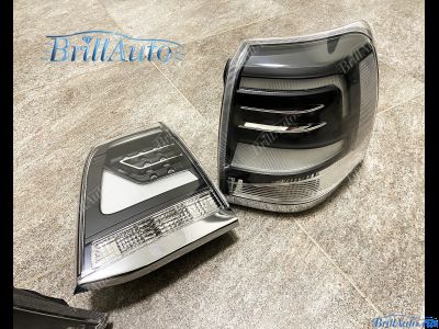 Cтопы Toyota Land Cruiser 200 07-15 в стиле 21 года LED (дымчатые серые)