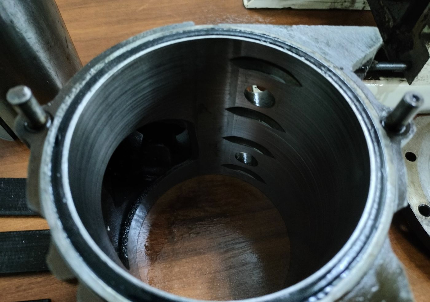 Цилиндр первой ступени насоса НВР-16Д. НПП Вакуумная техника - ремонт вакуумного насоса НВР-16Д.