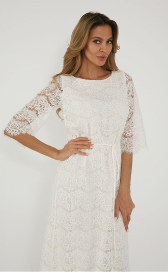Белое кружевное короткое платье с пояском