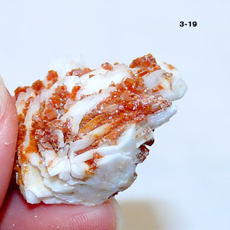 Ванадинит натуральный (щетка) №3-19: 33*26*16мм