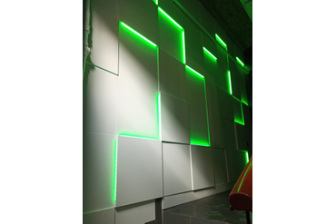 Модный парикмахерский салон в г.Москве. Использованы панели "LightUnit (MAX)" с RGBW подсветкой. Использован довольно крупный размер панелей 570*570мм (толщины - 12, 24 и 36мм).