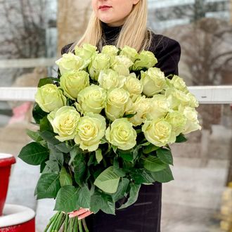 Розы Эквадор белые 60 см 25 шт