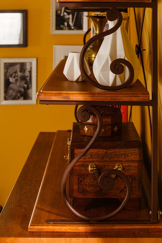 Граверса  Валенсия 2-39 кованая c полками из массива сосны 120 х 35 х 91 см