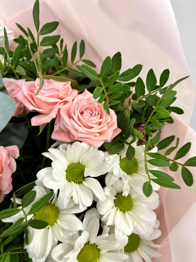 Букет с розой и хризантемой