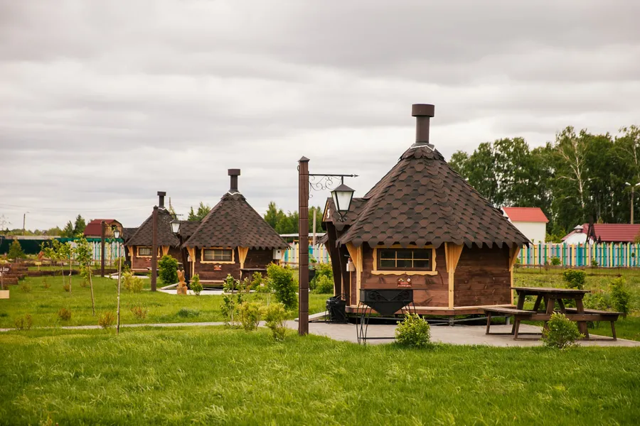 теплые гриль-домики (мангал внутри), до 10 человек