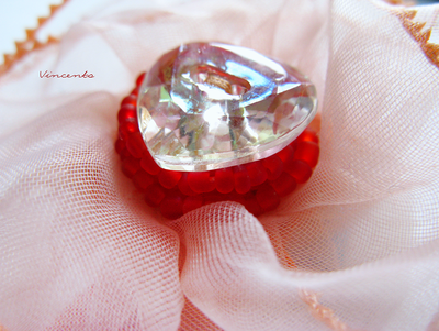 Брошь-цветок из органзы "Сердце в подарок"