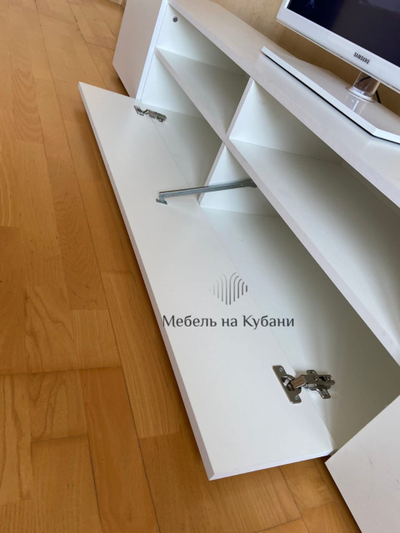 Токио тумба под ТВ