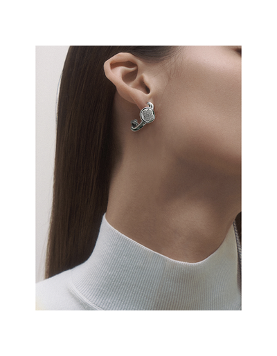 (АРТИКУЛ: 9670/01) СЕРЬГИ ЖЕНСКИЕ, ПОЛУКОЛЬЦА С АССИМЕТРИЕЙ, СЕРЕБРИСТЫЙ МЕТАЛЛ