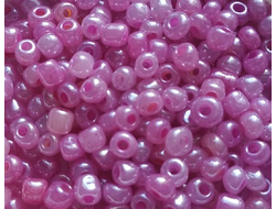 Лиловый непрозрачный бисер