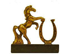 Конь с подковой, подставка змеевик