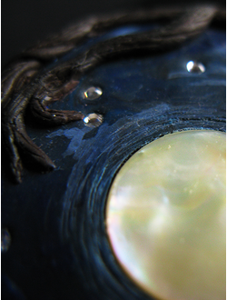 Однажды в полнолуние... Авторская брошь из полимерной глины с винтажным перламутром и стразами Swarovski