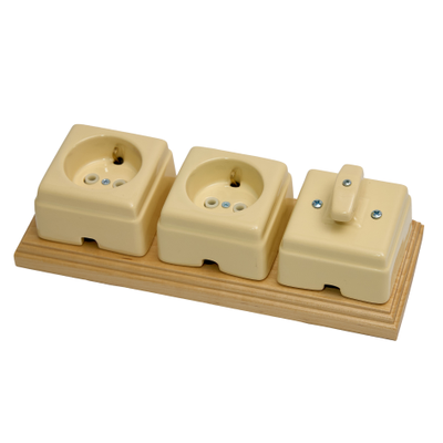 Ретро розетка из керамики Кром с заземлением, 16а. Слоновая Кость глазурь