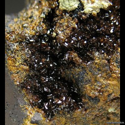 Ярозит на породе. Греция. 37*31*25мм