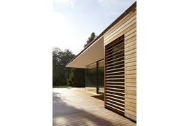 Застекленная беседка барбекю