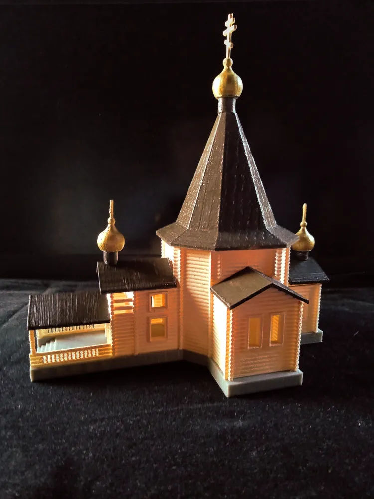 Деревянная церковь. Напечатанная модель после покраски и сборки