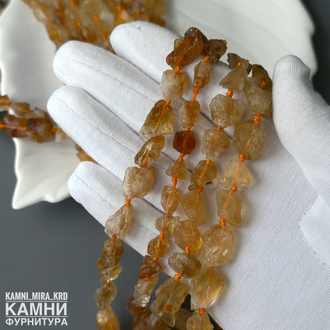 Цитрин необработанные камни в ассортименте, цена за нить 20 см