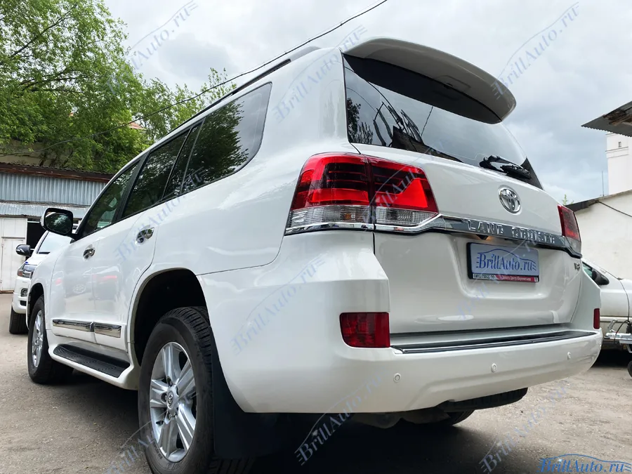 Рестайлинг Land Cruiser 200 из 2011 в 2021 год (классика, темные фары)