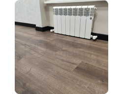 Плинтус ХДФ Dollken Cubu Flex Life 100мм Х 2,5 м 1144 Черный в интерьере 11