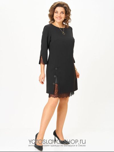 Женское платье прямого силуэта в черном цвете с кружевом