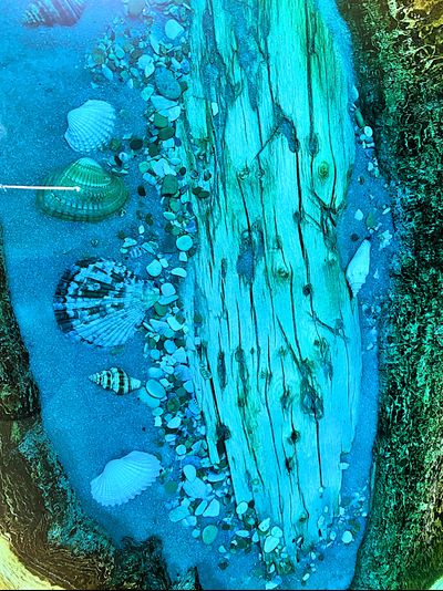 стол из эпоксидной смолы с морским дном