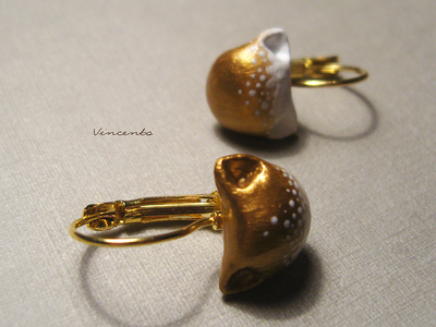 Миниатюрные серьги "Золотые Котики" с авторской росписью