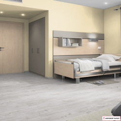 Пробковые полы Egger Дуб Уолтем Белый EPC002 в интерьере гостиной