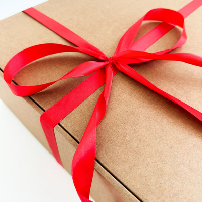 3 штуки - Подарочная коробка GILEV 37х37х14см с наполнителем и красной лентой