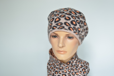 Вязаный берет и шарф леопардовый женский комплект