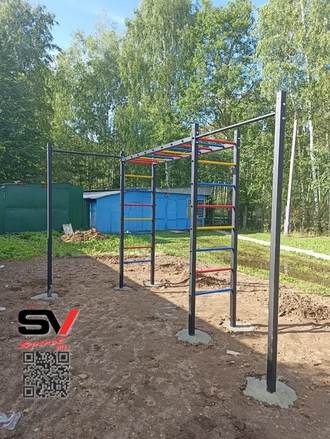 Уличная шведская стенка рукоход с комплектом турник прямой 2шт и сеткой