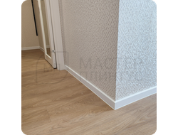 Плинтус ХДФ Dollken Cubu Flex Life 60мм Х 2,5 м Белый RAL 9003 в интерьере 7