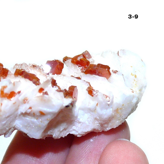 Ванадинит натуральный (щетка) №3-9: 47*28*18мм