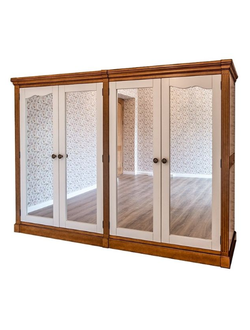 Шкаф для одежды четырехдверный с зеркалами.