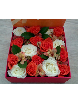 Средняя квадратная коробочка с розами и альстромериями