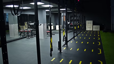 Рулонное резиновое покрытие толщиной 6 мм.