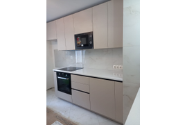 Кухня бежево-розовая