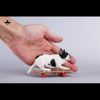 Французский бульдог на скейте (белый) - Коллекционная фигурка 1/6 Skateboard French Bulldog (JXK243A) - JXK