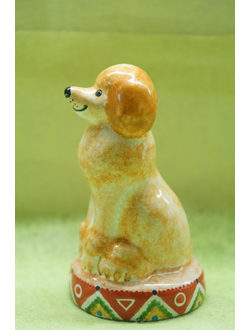 Пудель на тумбе