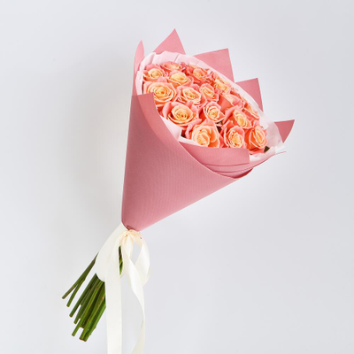 19 персиковых роз