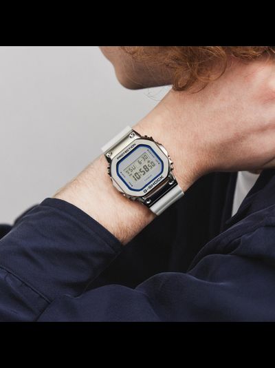 Часы Casio G-Shock GM-5600LC-7