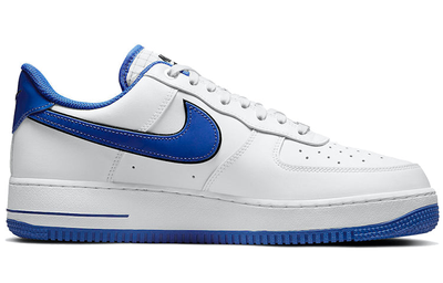 Белые кроссовки Nike Air Force 1 '07 LV8 White Game Royal фото вид сбоку