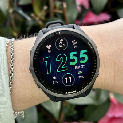 Умные часы Garmin Forerunner 965 Black / Powder Gray DLC Titanium