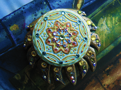 Персидское украшение - брошь-цветок "Теонанакатл" со стразами "Сваровски"